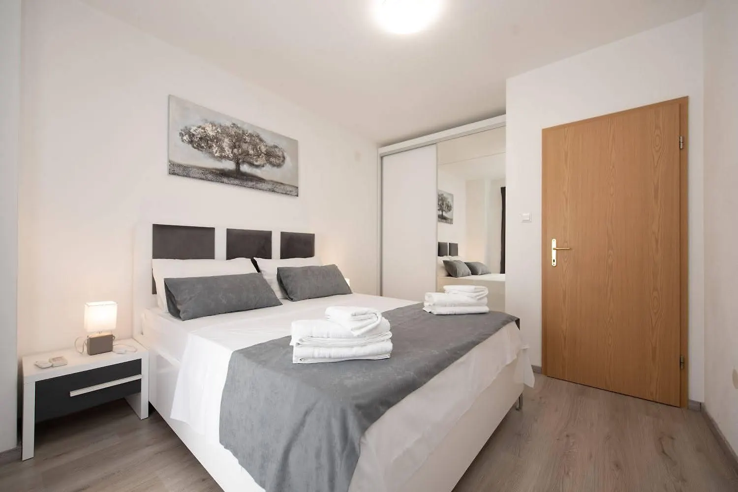 טרוגיר Apartmani Tomi Ciovo דירה