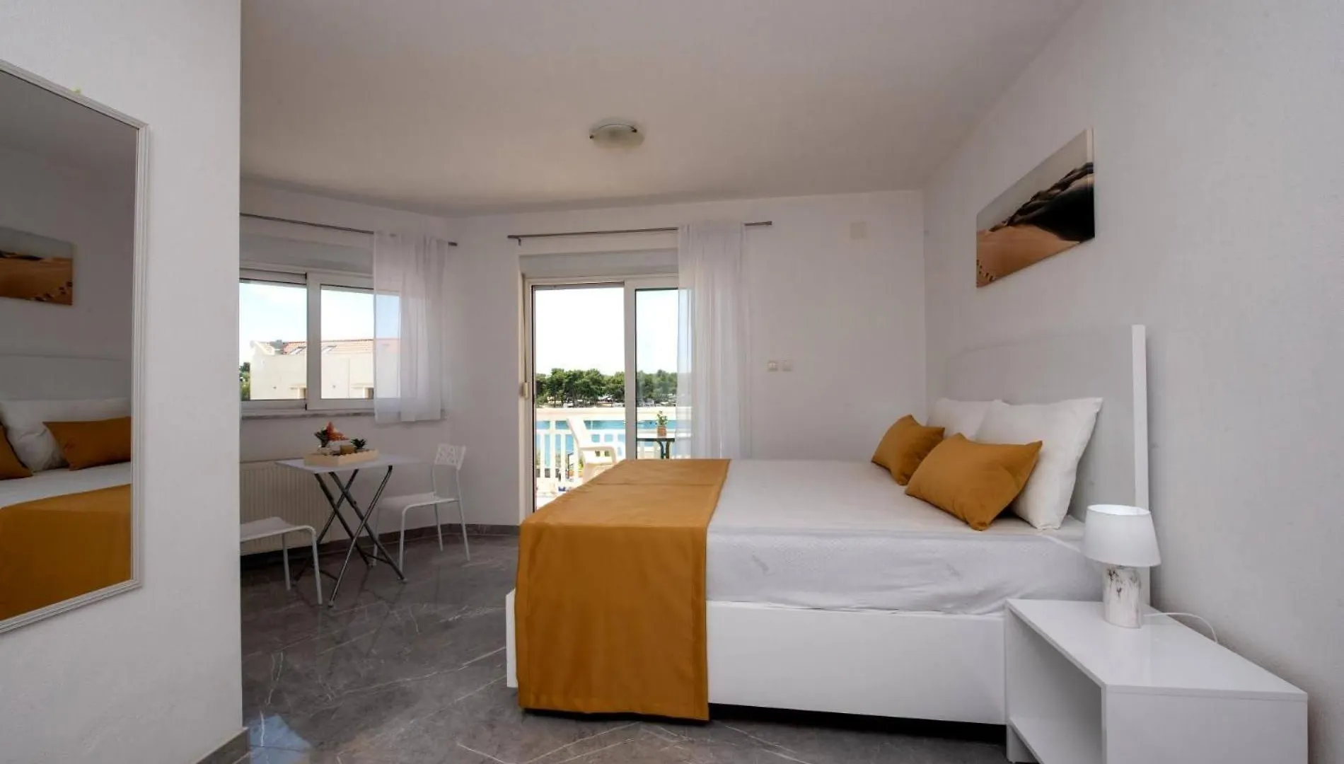 טרוגיר Apartmani Tomi Ciovo