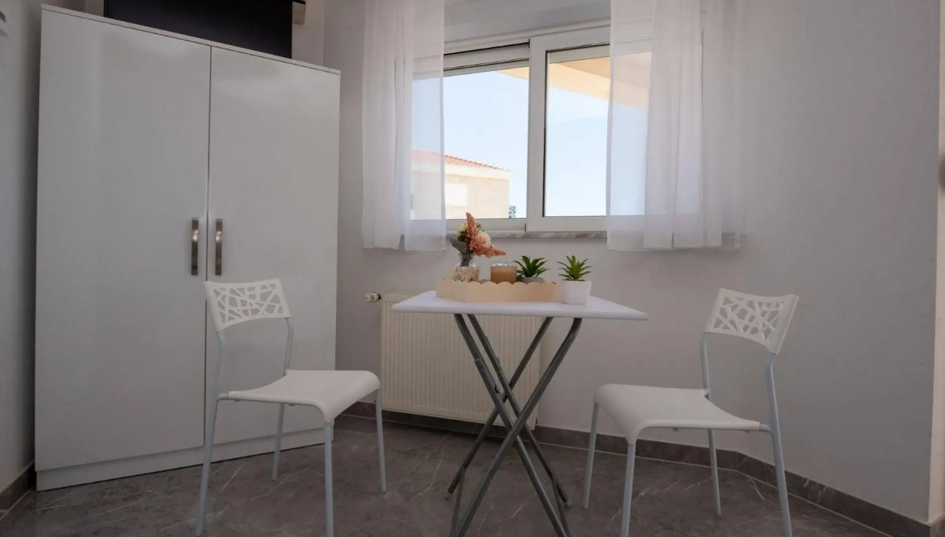 טרוגיר Apartmani Tomi Ciovo דירה